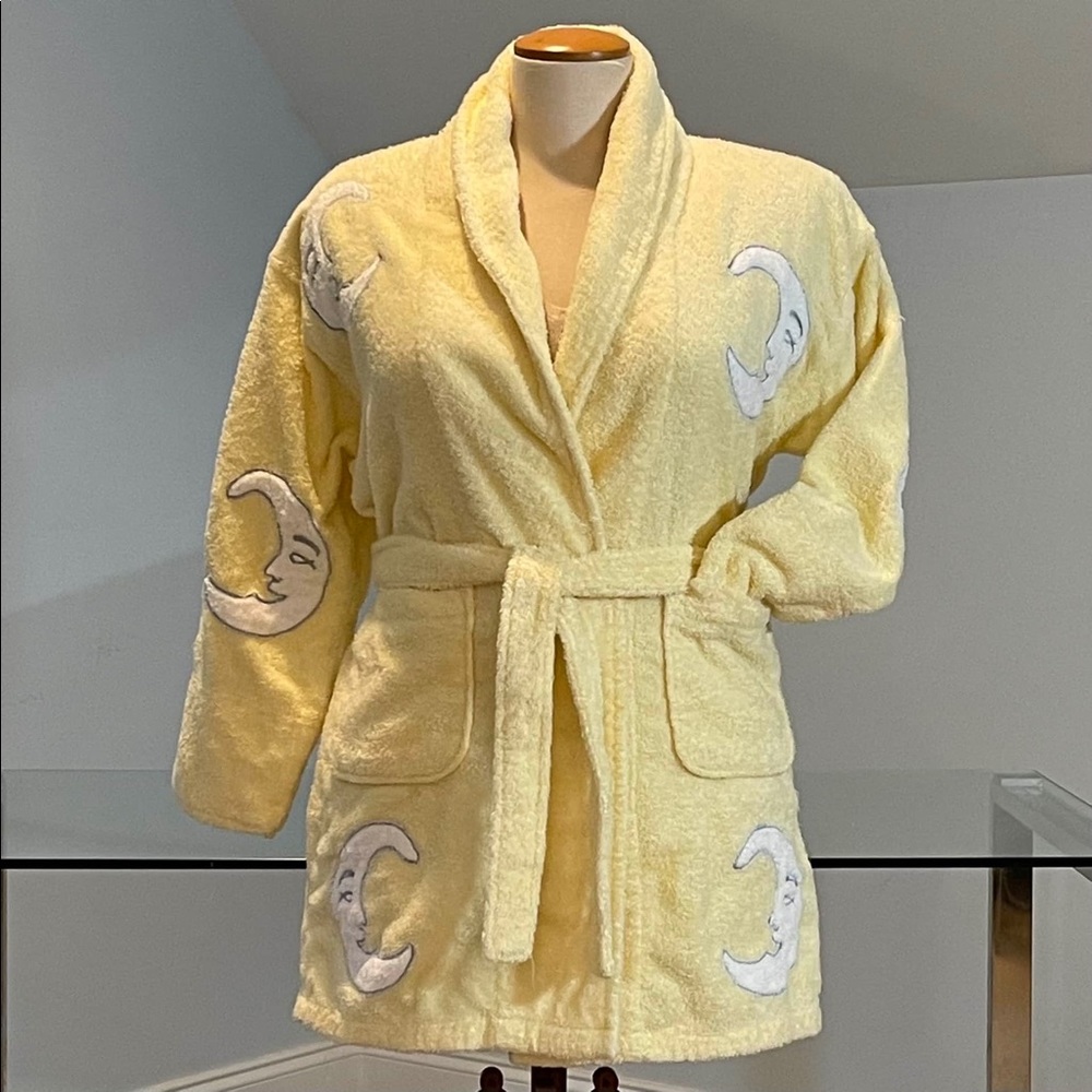 Turkish cotton butter yellow robe. Size Large